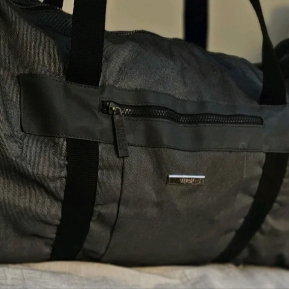 Versace Parfumes Gray Duffle/Tote/Carry On/ Weekend/ Travel/ Gym Bag - Picture 3 of 6